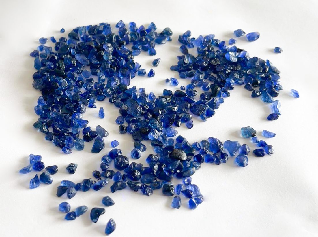 Sapphire brut Garaude rough cobalt stones
